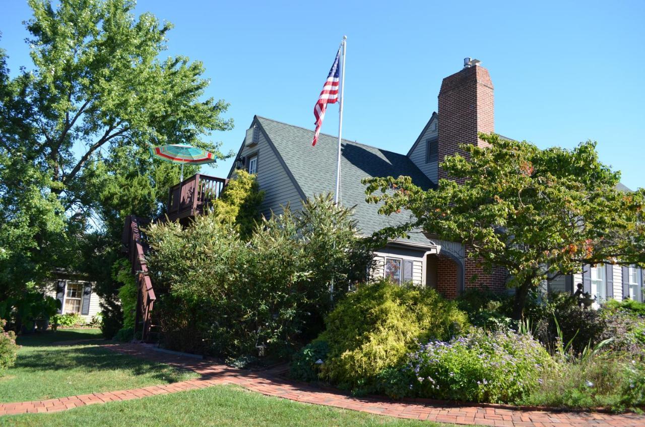 Annville Inn Bed & Breakfast Bagian luar foto