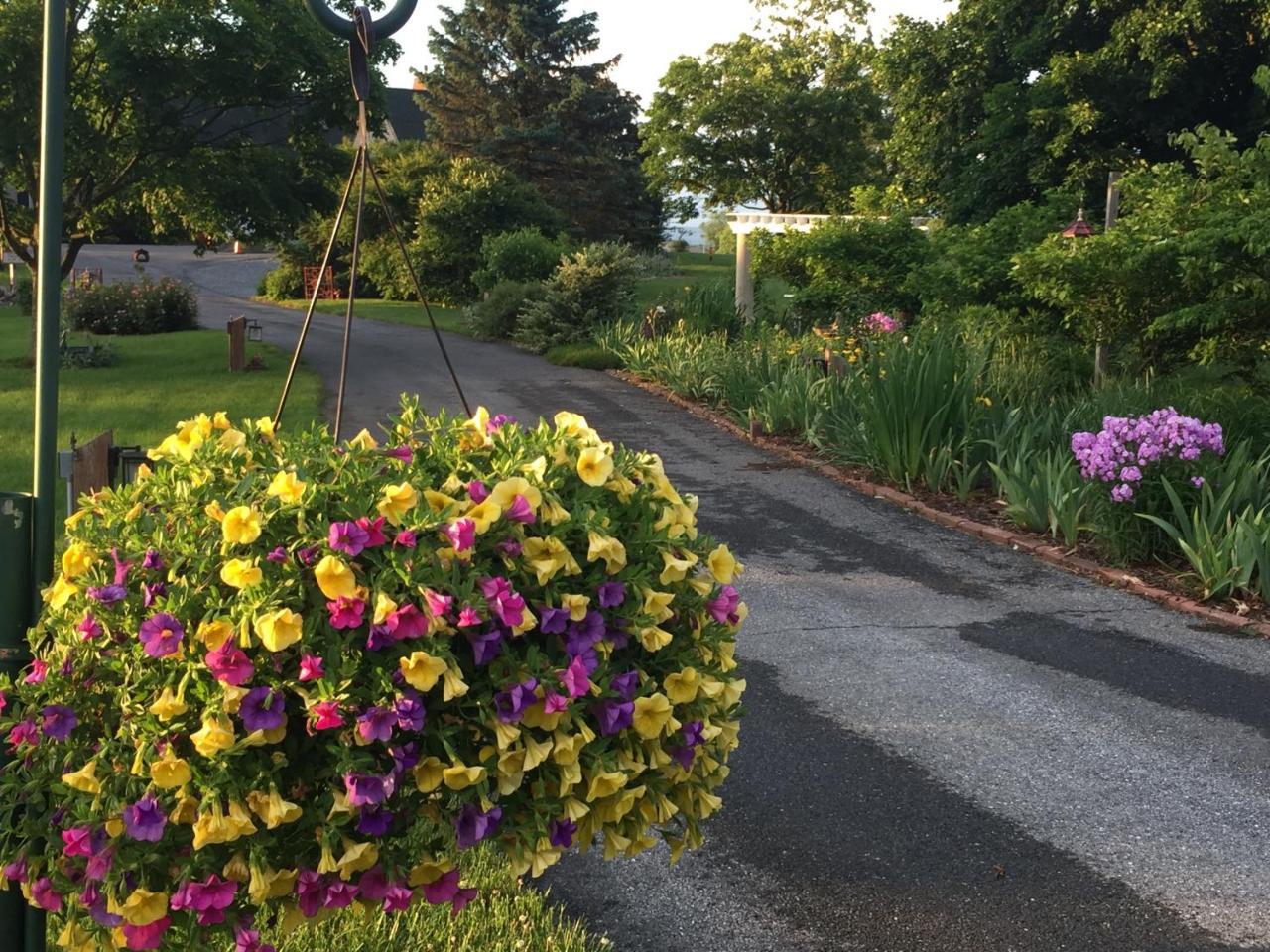 Annville Inn Bed & Breakfast Bagian luar foto